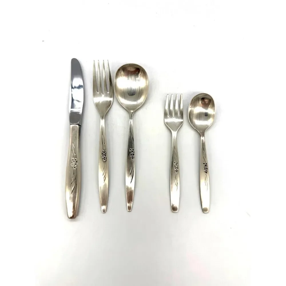 Oneida Community Silver Plate Enchantment Gentle Rose Set of 83 Pieces Flatware